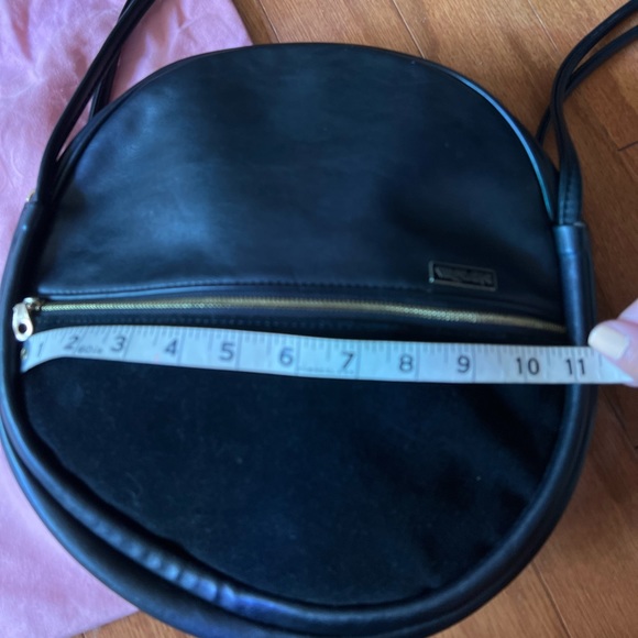 The Amigo black Ban.do round handbag - with removable pin I attached:) - Picture 10 of 12